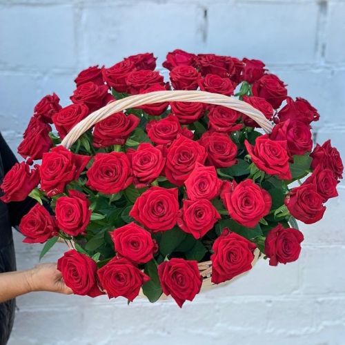Корзина 51 красная роза - купить с доставкой в интернет-магазине | Флорист Экспресс по Тольятти